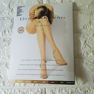 Donna Karan Hosiery The Nudes A03 Tone Size Small
